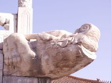螭首 - 中國(guó)古代傳說(shuō)中的神獸