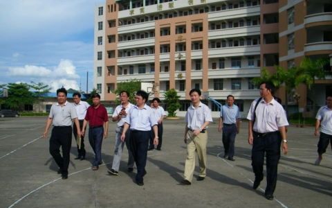 高州三中 - 廣東省一級學校