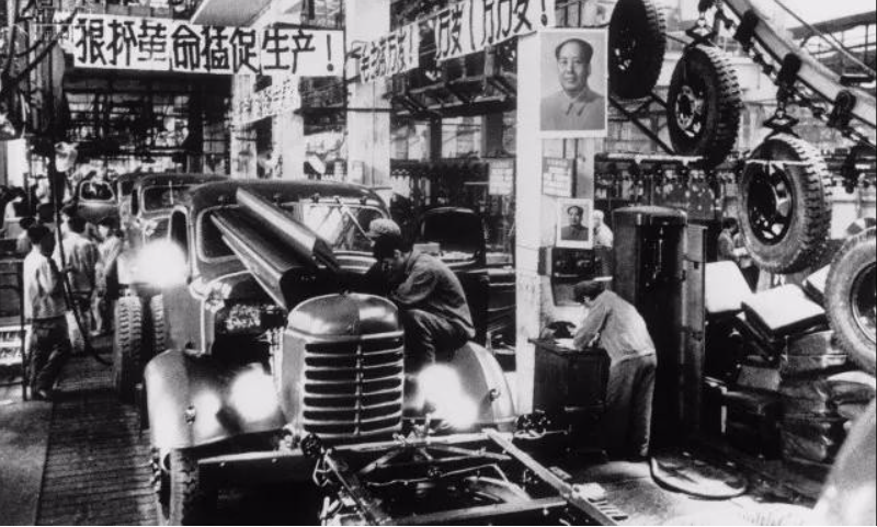 四個(gè)現(xiàn)代化 - 即工業(yè)現(xiàn)代化、農(nóng)業(yè)現(xiàn)代化、國防現(xiàn)代化、科學(xué)技術(shù)現(xiàn)代化