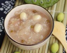 綠豆粥 - 綠豆為主要材料混合熬制而成的粥