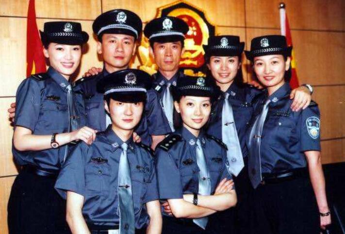 鏗鏘玫瑰 - 2002年楊鳳良執(zhí)導(dǎo)的刑偵劇