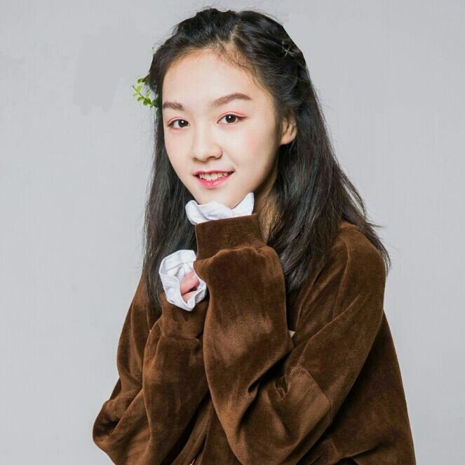 賀美琦 - 中國(guó)內(nèi)地女歌手、主持人