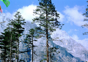 橫斷山脈 - 中國最長、最寬和最典型的南北向山系