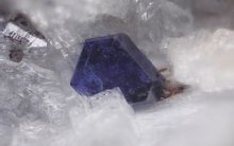 剛玉 - 高級研磨材料