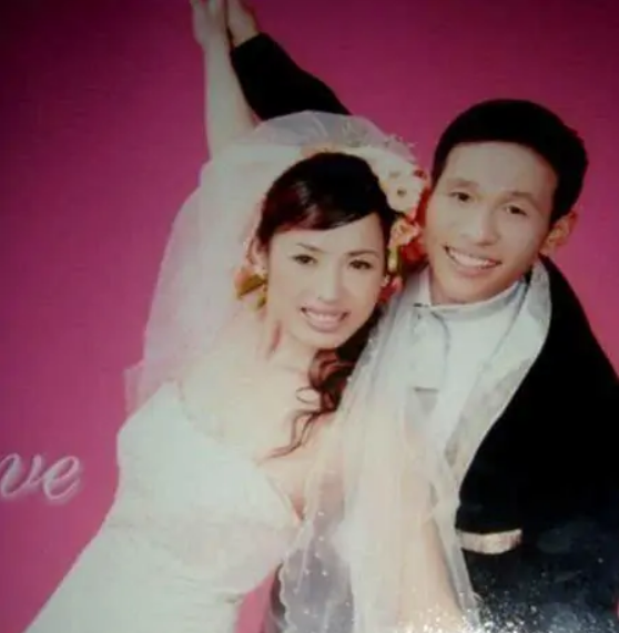 霍曉紅 - 中國(guó)內(nèi)地女二人轉(zhuǎn)演員