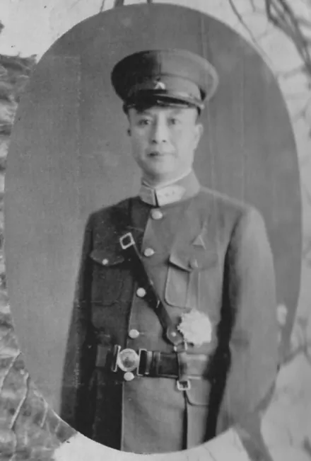 殷汝耕 - 汪偽國民政府經(jīng)濟(jì)委員會(huì)委員
