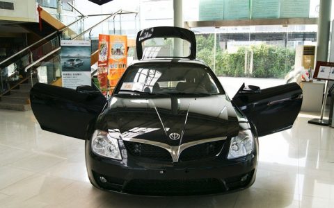 中華酷寶 - 華晨汽車研發(fā)出的第一款自主品牌中高級轎跑