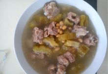 苦瓜湯 - 以苦瓜為主要原料的湯
