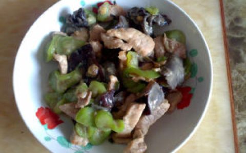絲瓜炒肉 - 以絲瓜為主要食材的美食