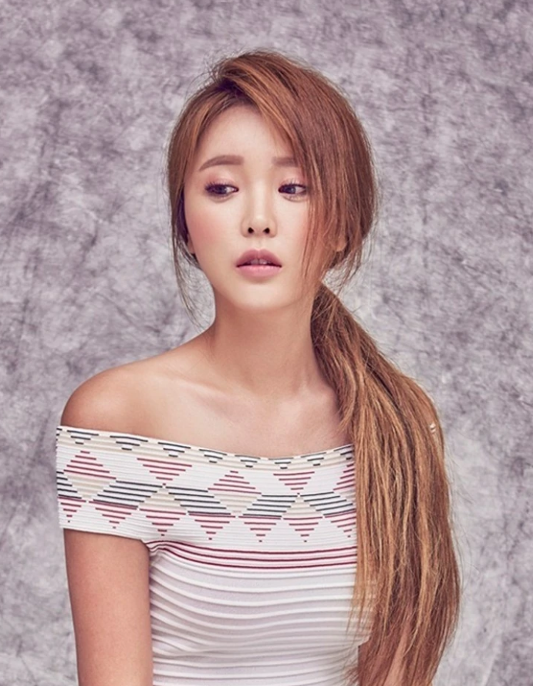 洪真英 - 韓國女歌手、演員