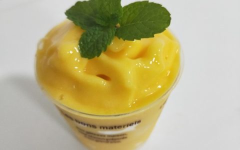 芒果沙冰 - 以芒果和牛奶為原料的甜品