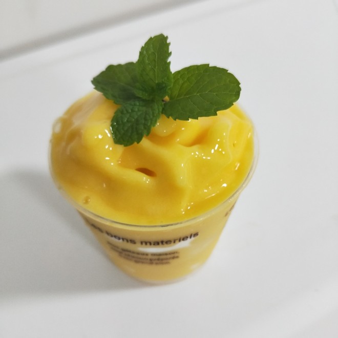 芒果沙冰 - 以芒果和牛奶為原料的甜品