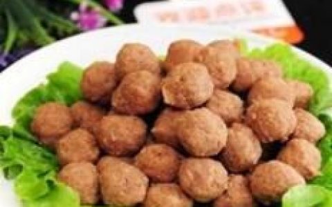 牛肉丸子 - 牛肉、洋蔥、雞蛋、面包碎做成的丸子